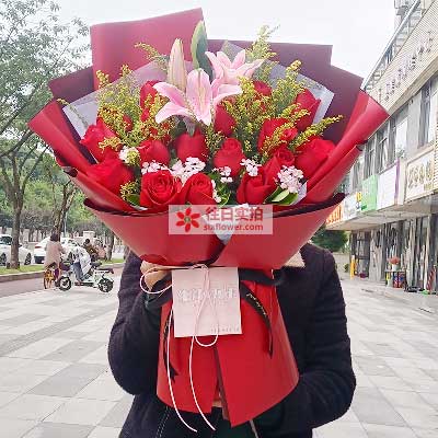 昆明19朵红玫瑰百合，与你幸福前行