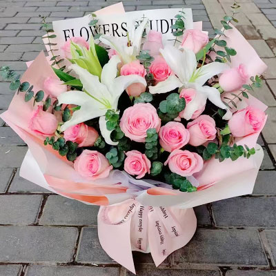 昆明18朵粉玫瑰2支百合,我的心尖宝贝