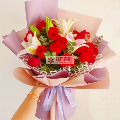 昆明18朵红玫瑰百合，真情相守一生